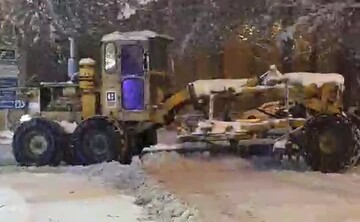 برف‌روبی و نمک‌پاشی مستمر در خوانسار با آماده‌باش کامل نیروها