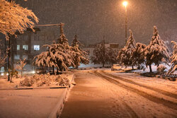 عملیات برف‌روبی در محور مواصلاتی کوزران به کرمانشاه