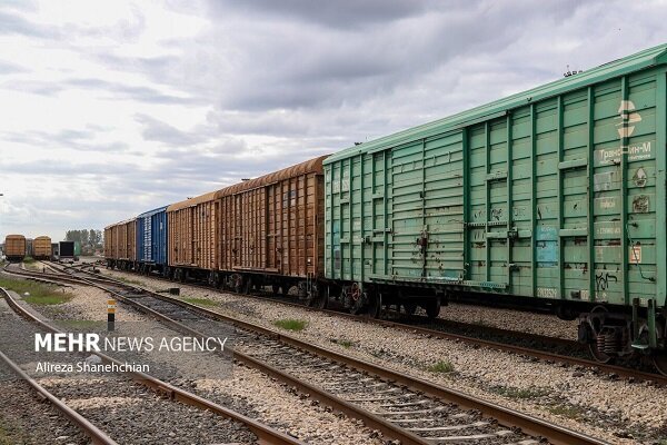 الجمارك تسمح باستيراد السيارات بالقطار