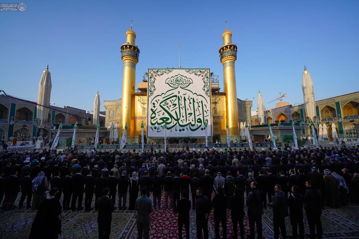 برافراشته شدن پرچم شادی و سرور در حرم حضرت علی (ع)/فیلم و عکس