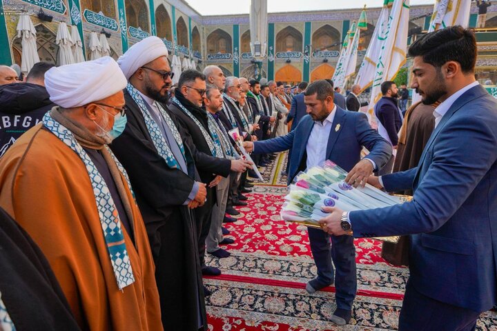 برافراشته شدن پرچم شادی و سرور در حرم حضرت علی (ع)/فیلم و عکس