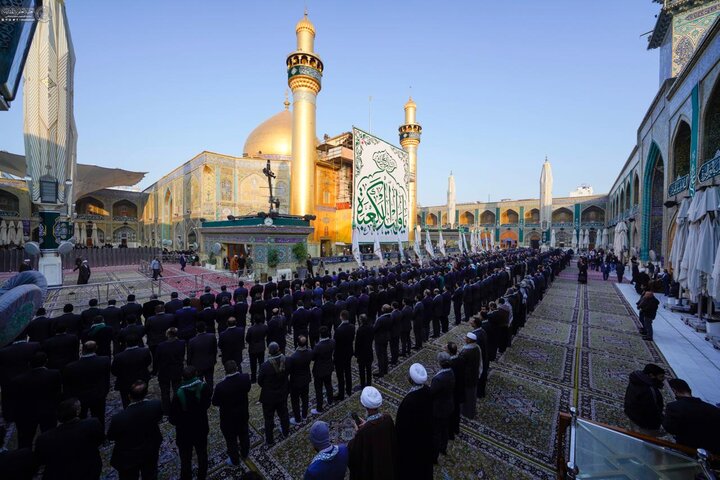 برافراشته شدن پرچم شادی و سرور در حرم حضرت علی (ع)/فیلم و عکس