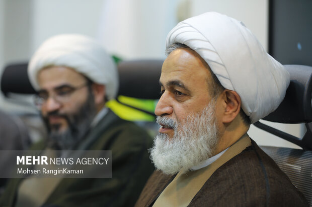 نشست فراخوان نقطه سرخط