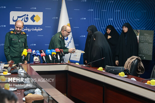 رونمایی از دست خط منتشر نشده سردار سپهبد شهید حاج قاسم سلیمانی