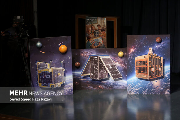 مراسم پرتاب هم‌زمان ٣ ماهواره ایرانی به فضا