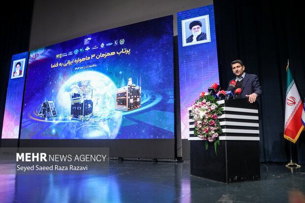 مراسم پرتاب هم‌زمان ٣ ماهواره ایرانی به فضا