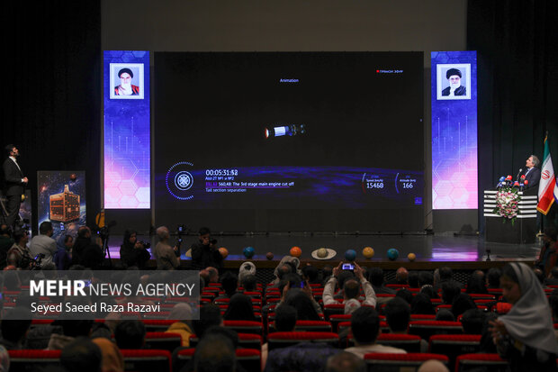 مراسم پرتاب هم‌زمان ٣ ماهواره ایرانی به فضا