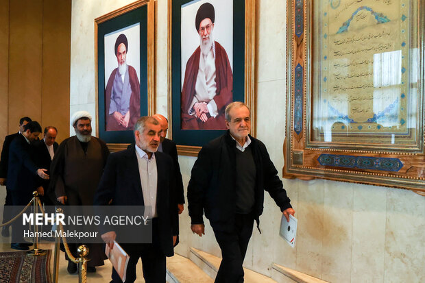 جلسه بررسی لایحه بودجه ۱۴۰۵ در صحن مجلس با حضور رئیس جمهور