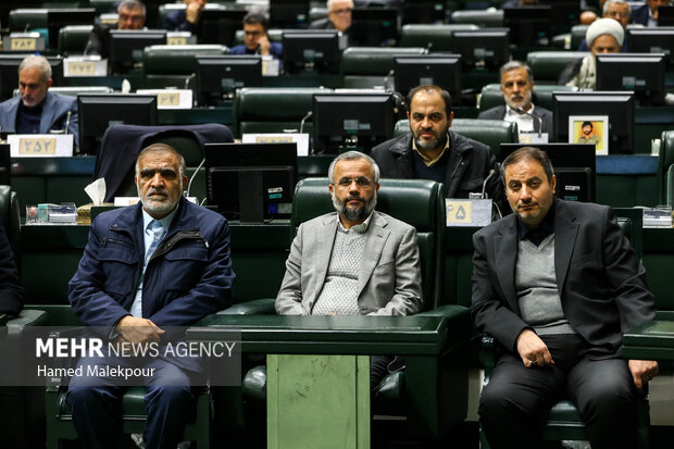 جلسه بررسی لایحه بودجه ۱۴۰۵ در صحن مجلس با حضور رئیس جمهور