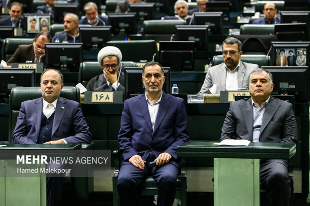 جلسه بررسی لایحه بودجه ۱۴۰۵ در صحن مجلس با حضور رئیس جمهور