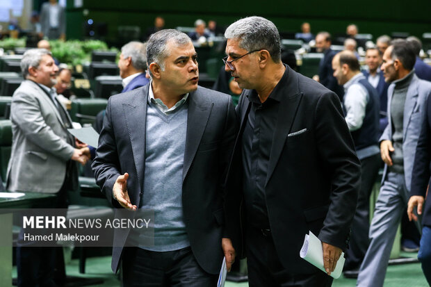 جلسه بررسی لایحه بودجه ۱۴۰۵ در صحن مجلس با حضور رئیس جمهور