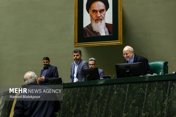 جلسه بررسی لایحه بودجه ۱۴۰۵ در صحن مجلس با حضور رئیس جمهور