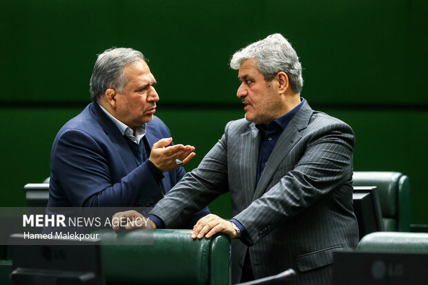 جلسه بررسی لایحه بودجه ۱۴۰۵ در صحن مجلس با حضور رئیس جمهور