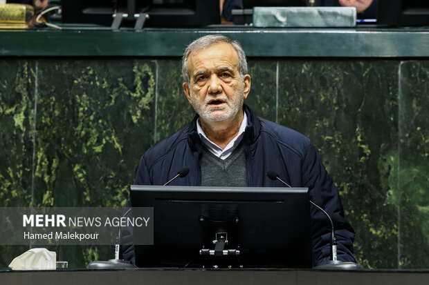 جلسه بررسی لایحه بودجه ۱۴۰۵ در صحن مجلس با حضور رئیس جمهور