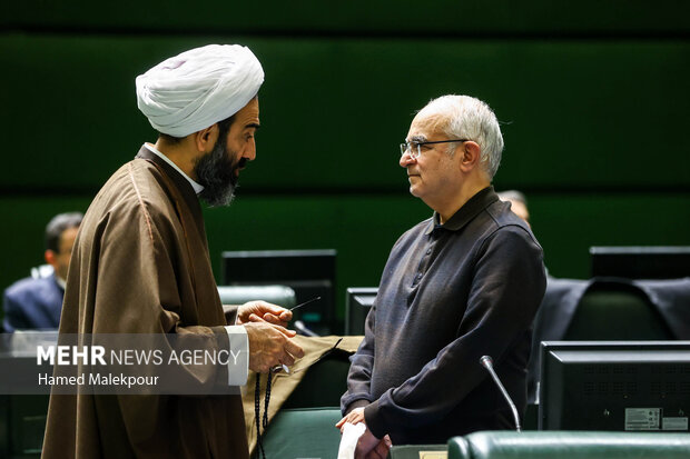 جلسه بررسی لایحه بودجه ۱۴۰۵ در صحن مجلس با حضور رئیس جمهور