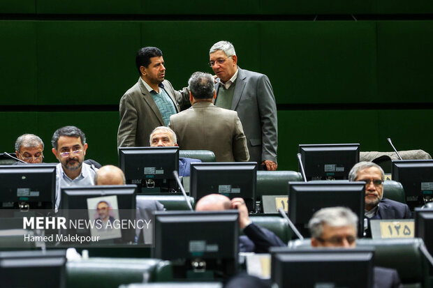 جلسه بررسی لایحه بودجه ۱۴۰۵ در صحن مجلس با حضور رئیس جمهور