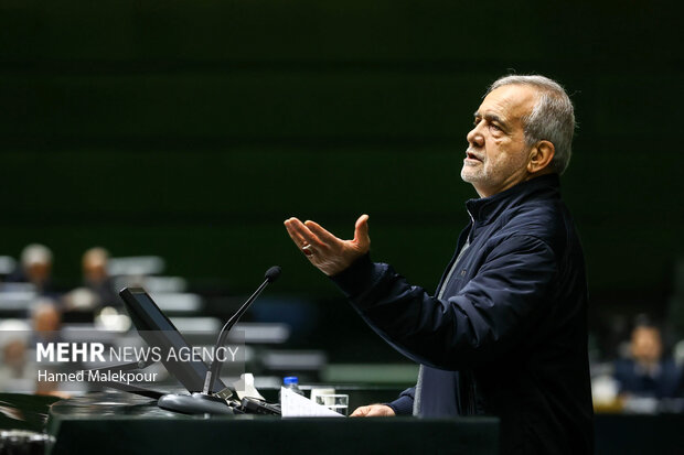 جلسه بررسی لایحه بودجه ۱۴۰۵ در صحن مجلس با حضور رئیس جمهور