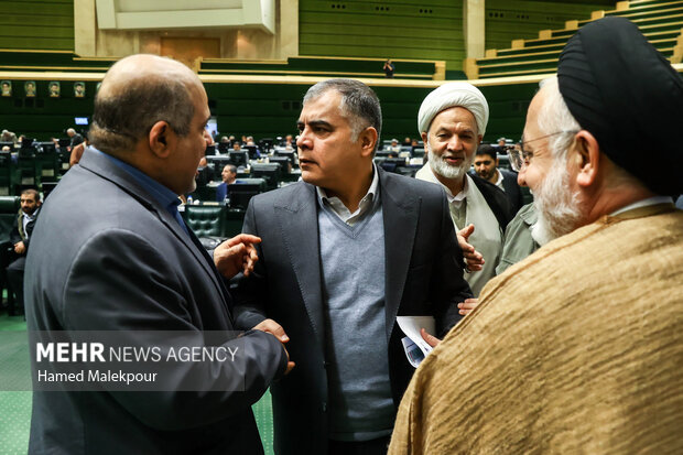 جلسه بررسی لایحه بودجه ۱۴۰۵ در صحن مجلس با حضور رئیس جمهور