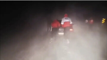 کولاک در محورهای ارتباطی آذربایجان غربی؛ تداوم عملیات امدادرسانی