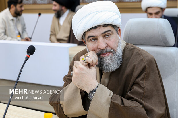 نشست هم آفرینی و فرهیختگان چهارمین دوره مهرواره هوای نو