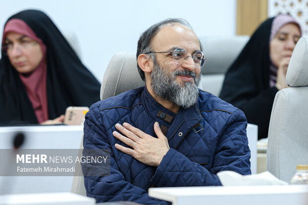 نشست هم آفرینی و فرهیختگان چهارمین دوره مهرواره هوای نو