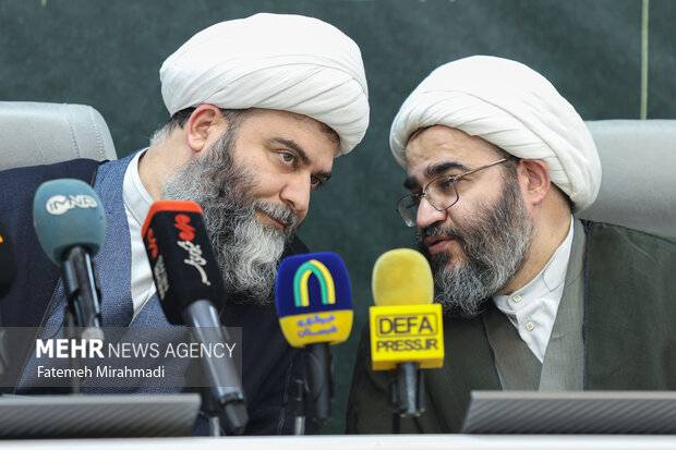 نشست هم آفرینی و فرهیختگان چهارمین دوره مهرواره هوای نو