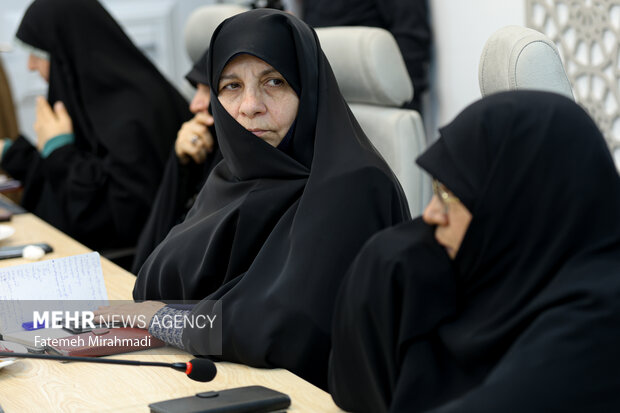 نشست هم آفرینی و فرهیختگان چهارمین دوره مهرواره هوای نو