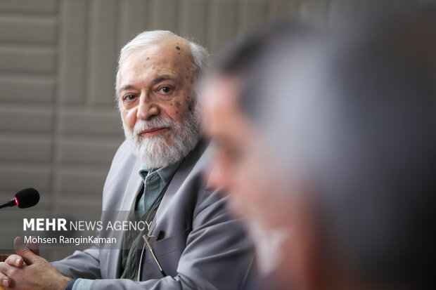 نشست تخصصی «بررسی مؤلفه‌­های اتحاد و همبستگی ایرانیان در گذار از جنگ‌ها و فتنه‌ها»