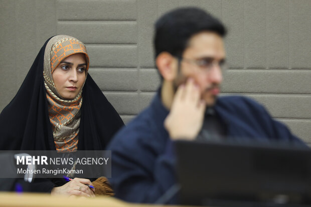 نشست تخصصی «بررسی مؤلفه‌­های اتحاد و همبستگی ایرانیان در گذار از جنگ‌ها و فتنه‌ها»