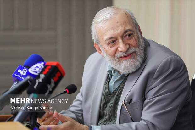 نشست تخصصی «بررسی مؤلفه‌­های اتحاد و همبستگی ایرانیان در گذار از جنگ‌ها و فتنه‌ها»