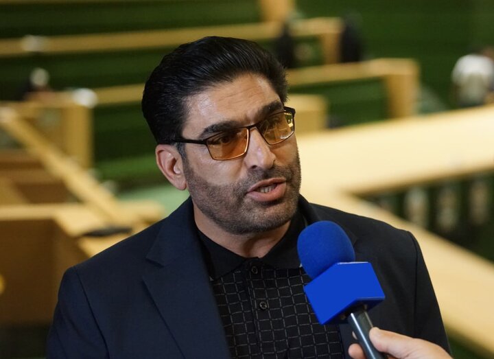 درآمدها و فرآوردههای نفتی یکی از محورهای اصلی تأمین بودجه کشور است درآمدها و فرآوردههای نفتی یکی از محورهای اصلی تأمین بودجه کشور است