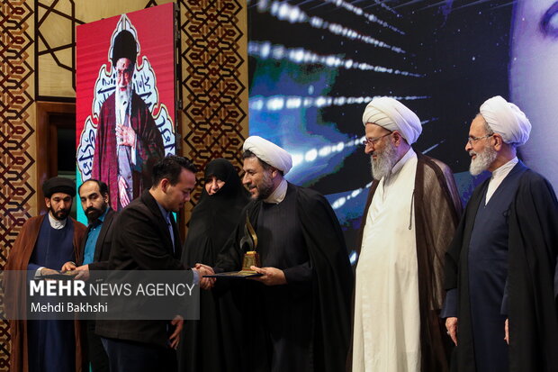 اختتامیه جشنواره هنر آسمانی در قم