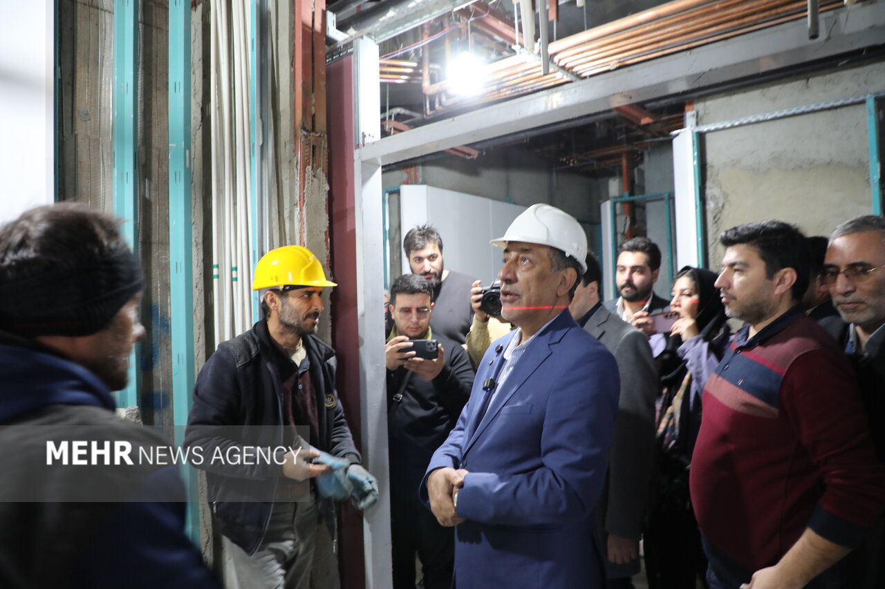 بازدید معاون اجرایی رئیس جمهور از شرکت داروسازی و بیمارستان شهریار