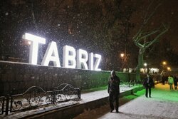 Tebriz'de kar yağışı eğlence getirdi