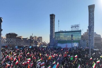 Tehraners mark anniversary of Dey-9 at Imam Hossein Square