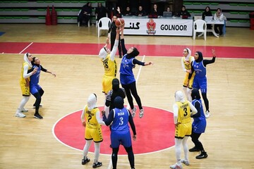 تیم بسکتبال زنان استقلال برابر نفت پیروز شد