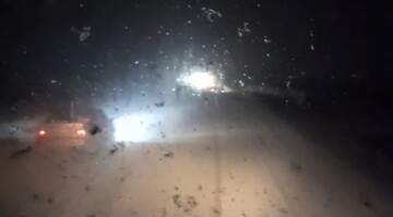 عملیات برف‌روبی و نمک‌پاشی محور شاهرود - آزادشهر