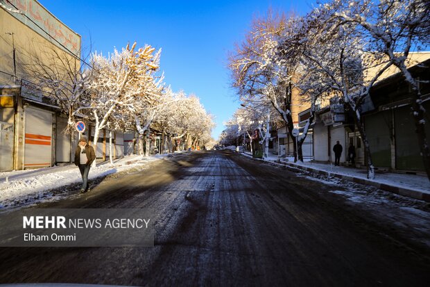 بارش اولین برف زمستانی در سنندج