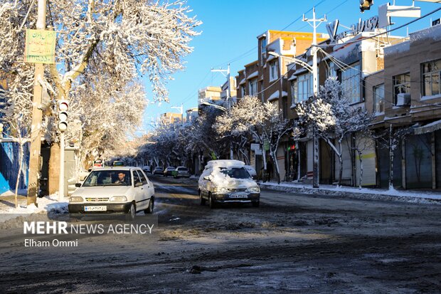 بارش اولین برف زمستانی در سنندج