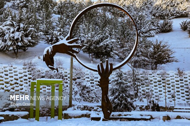بارش اولین برف زمستانی در سنندج
