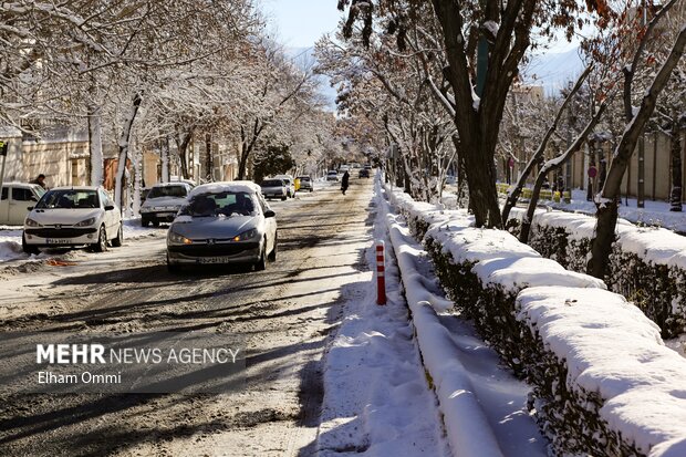 بارش اولین برف زمستانی در سنندج