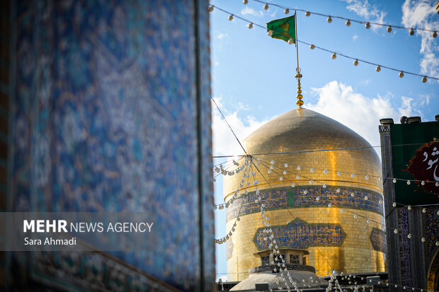 نصب کتیبه در حرم مطهر رضوی