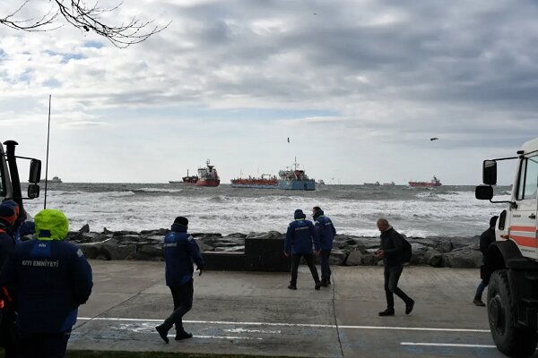 İstanbul Küçükçekmece’de İki Tanker Çarpıştı