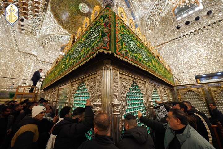 پخت کیک ۲۰۰ متری و گل آرایی حرم کاظمین به مناسبت ولادت امام جواد(ع)