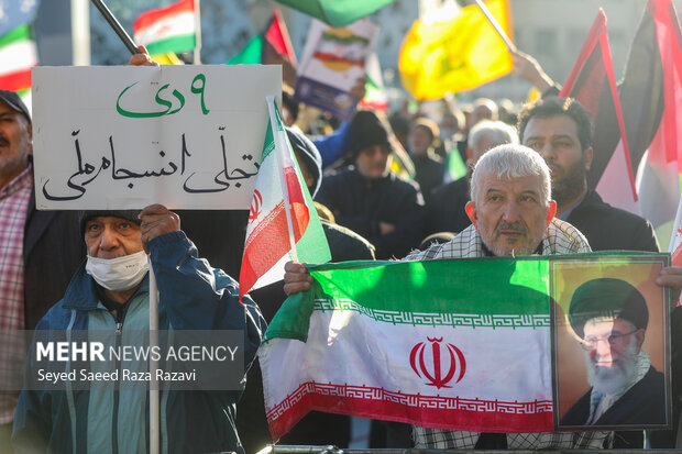 مراسم یوم‌الله «۹ دی» در میدان امام حسین(ع)