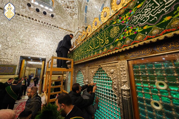 پخت کیک ۲۰۰ متری و گل آرایی حرم کاظمین به مناسبت ولادت امام جواد(ع)