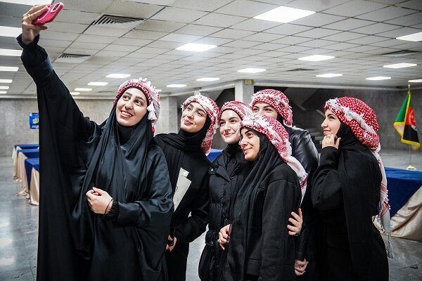 اقامة مراسم الإحتفال للطلاب الجدد غير الإيرانيين في جامعة إيران للعلوم الطبية