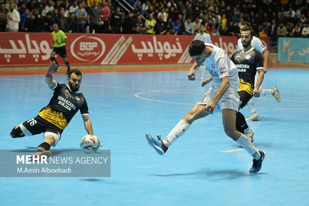 لیگ برتر فوتسال ؛ گیتی پسند اصفهان و گهر زمین سیرجان