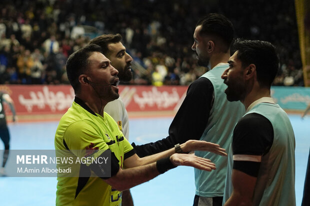 لیگ برتر فوتسال ؛ گیتی پسند اصفهان و گهر زمین سیرجان