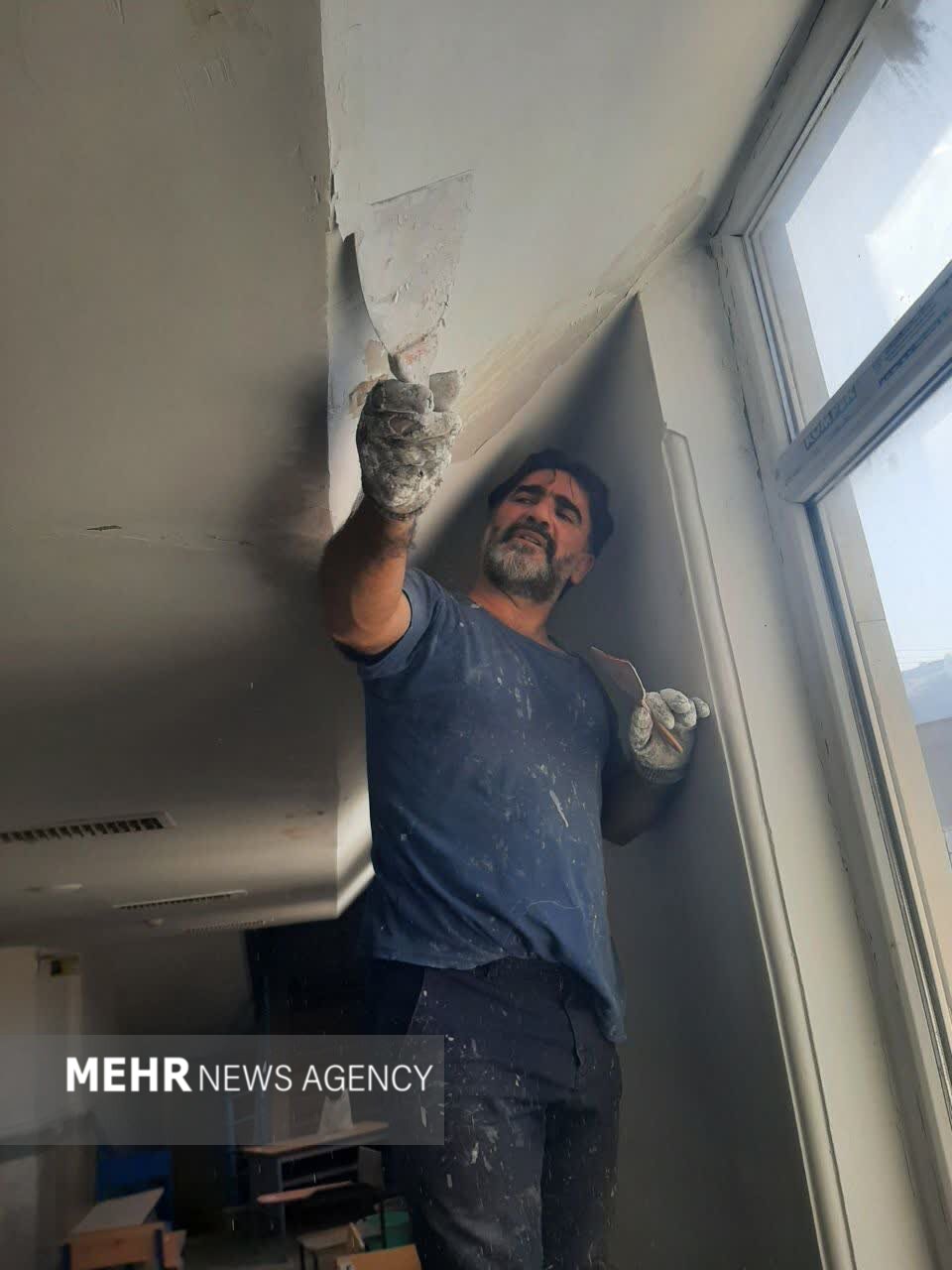 سفر روزانه ۳۰۰ کیلومتریِ یک معلم!